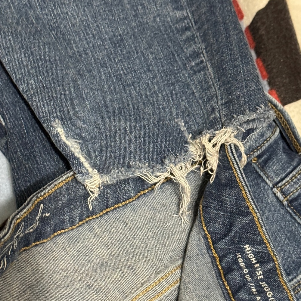 Universal Thread Ripped Denim Jeans - Picture 4 of 7